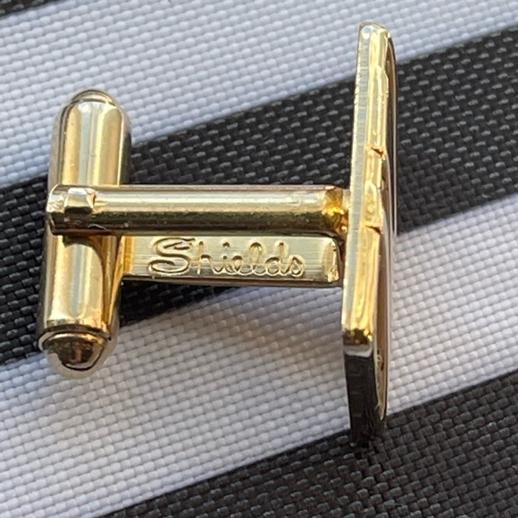 Shields Fifth Avenue Gold Rectangle Cufflinks - Picture 8 of 13